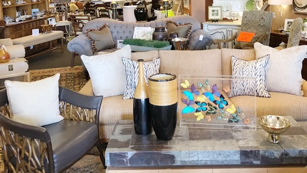 Consignment store in Palm Beach Gardens, Florida: Consign and Design Furniture