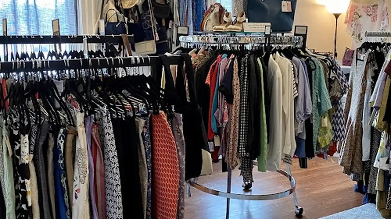 Consignment store in Greencastle, Pennsylvania: consign & collect co.