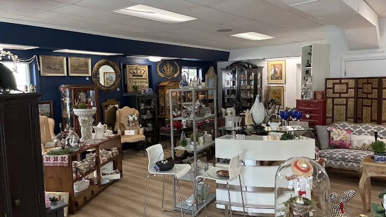 Consignment store in Warren, Rhode Island: Consign & Design Marketplace