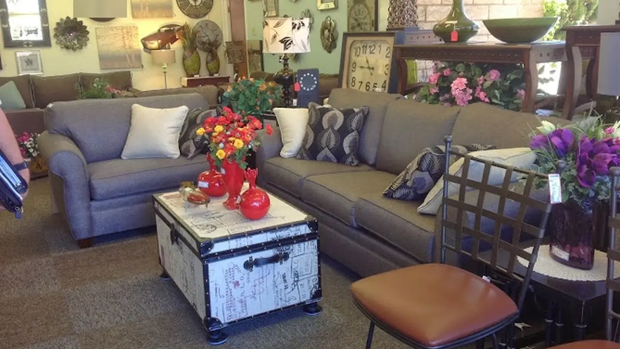 Consignment store in Napa, California: Consign & Design