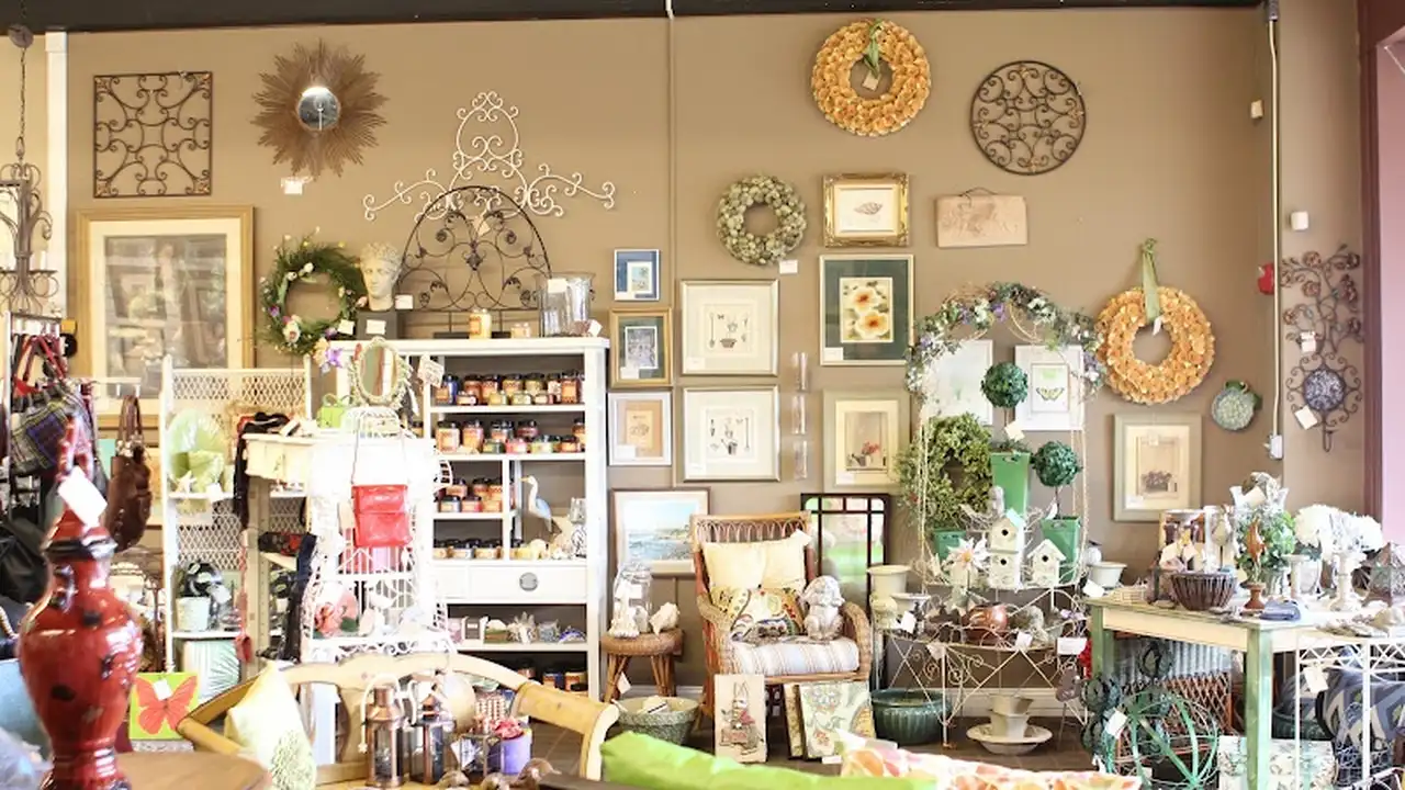 Consignment store in Westlake, Ohio: Consign Home Couture