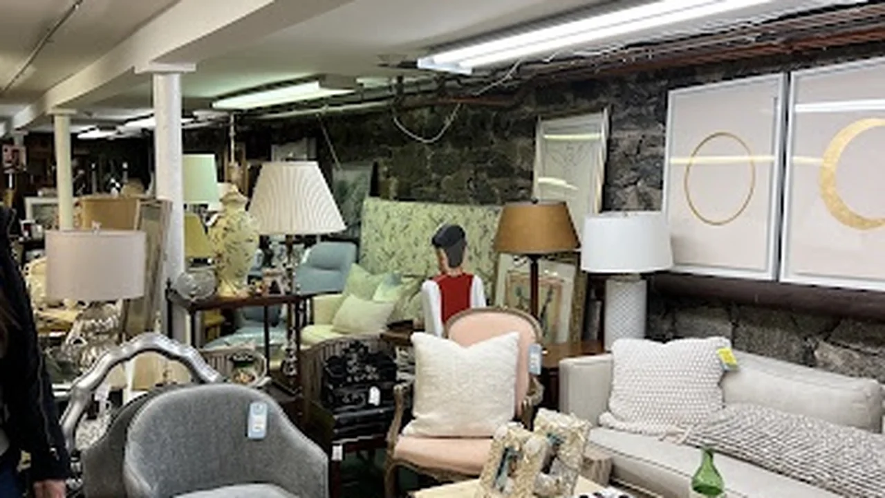 Consignment store in Greenwich, Connecticut: Consign It & Elizabeth Jackson Estate Sales