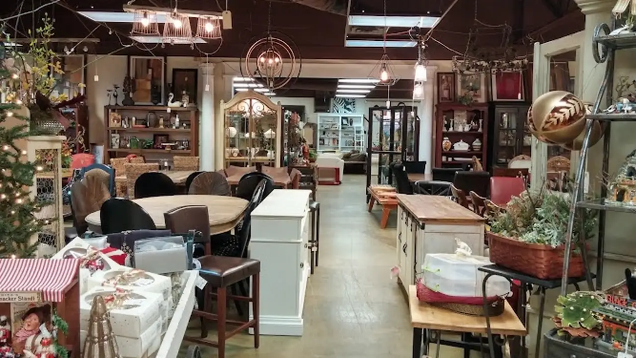 Consignment store in Indianapolis, Indiana: Consigned by Design