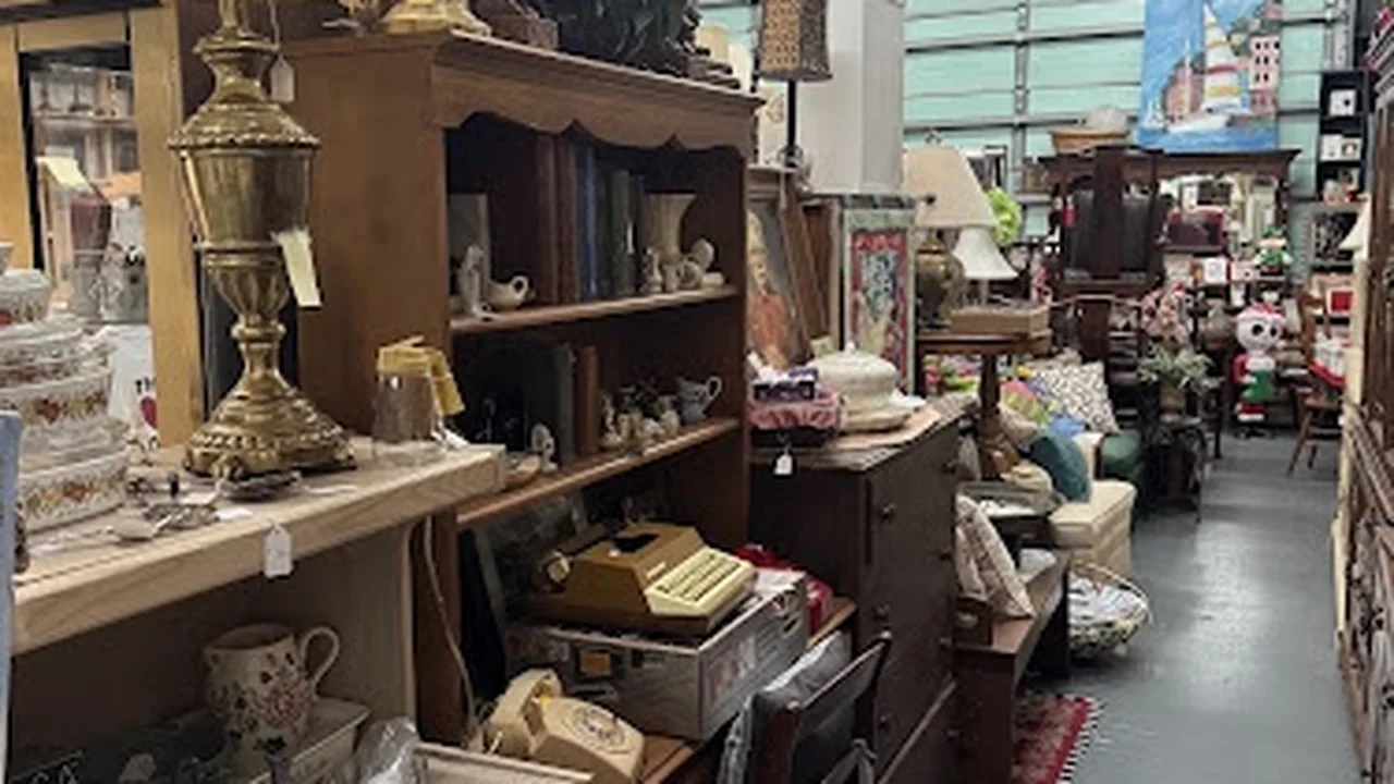 Consignment store in Kinston, North Carolina: Consigned Designs