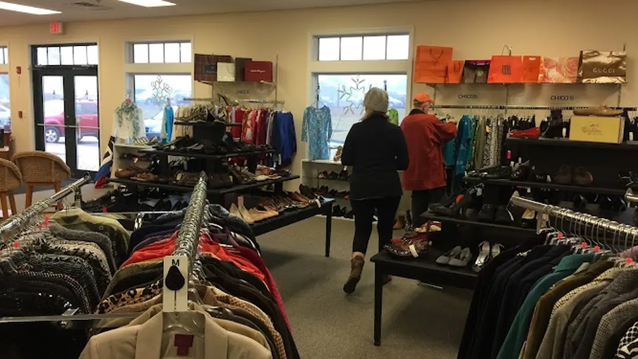 Consignment store in Harwich, Massachusetts: Consigning Women