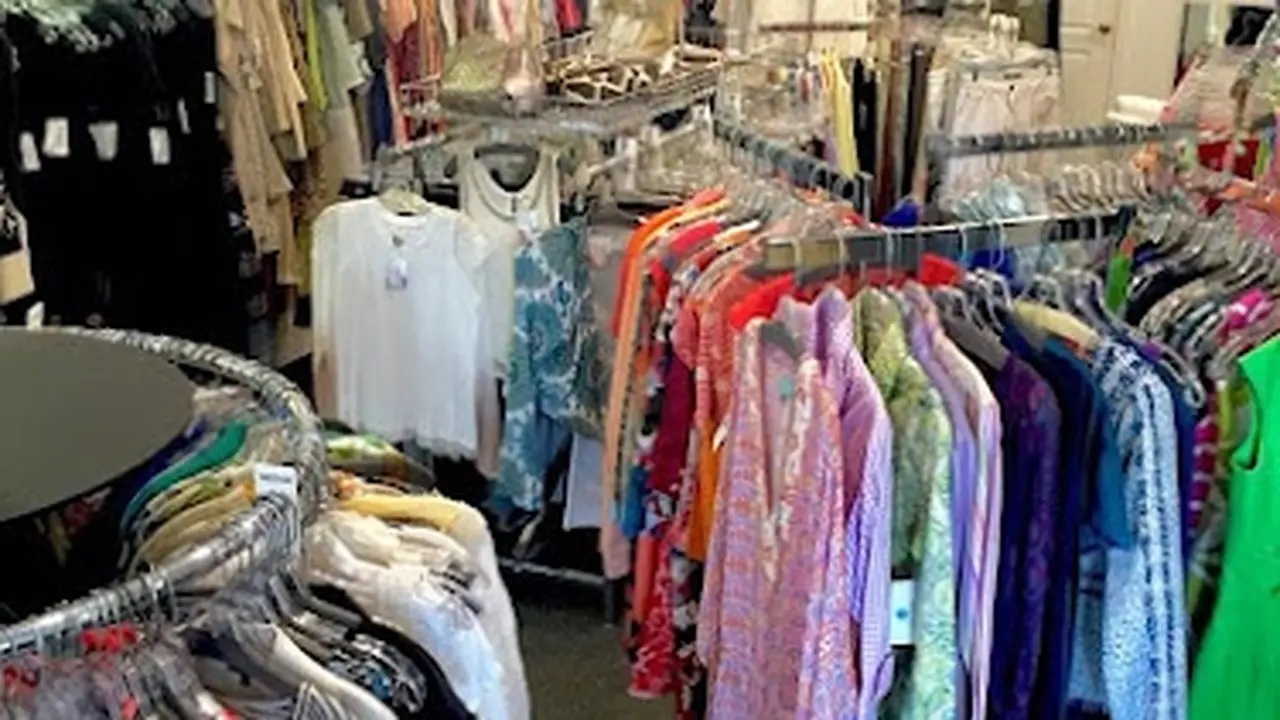 Consignment store in Mt Pleasant, South Carolina: Consigning Women