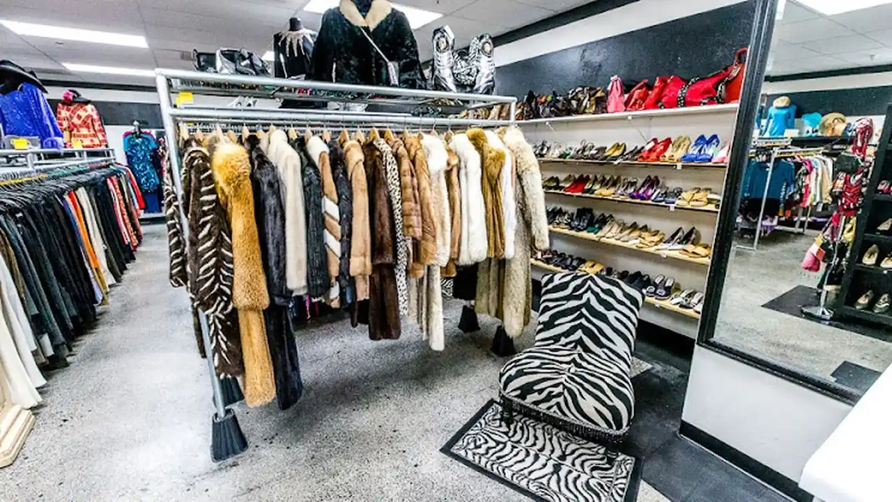 Consignment store in Encinitas, California: Consignment Classics Decor Store