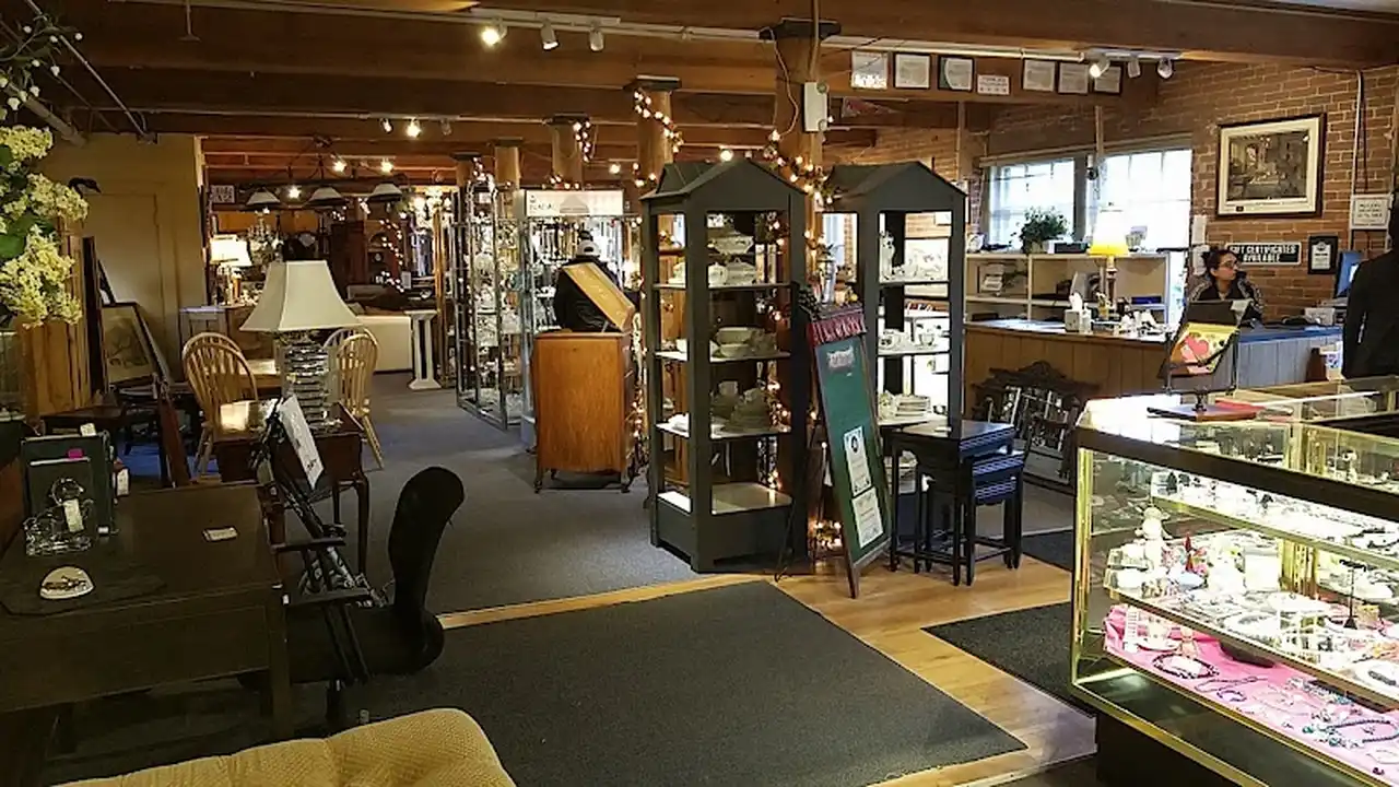 Consignment store in Clinton, Massachusetts: Consignment Gallery at 56