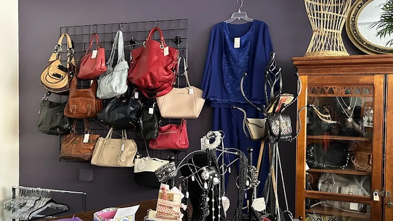 Consignment store in Rome, New York: Copper Luxe Boutique