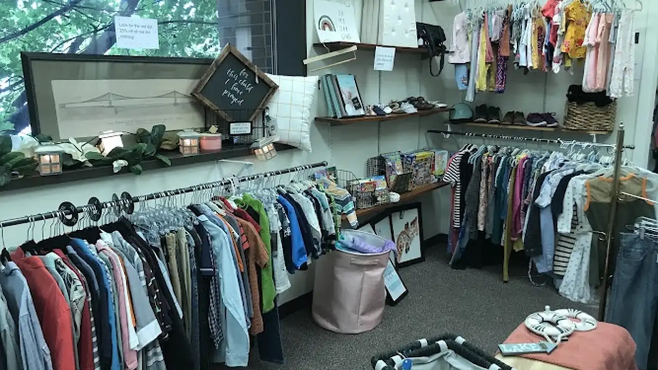 Consignment store in Houghton, Michigan: Copper Poppy
