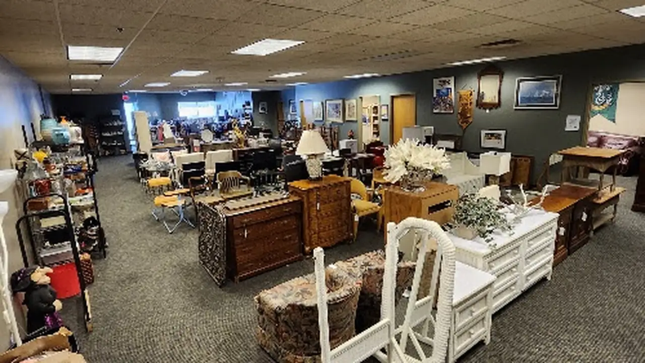 Consignment store in Plymouth, Minnesota: Corey's Consignments / Your Turn