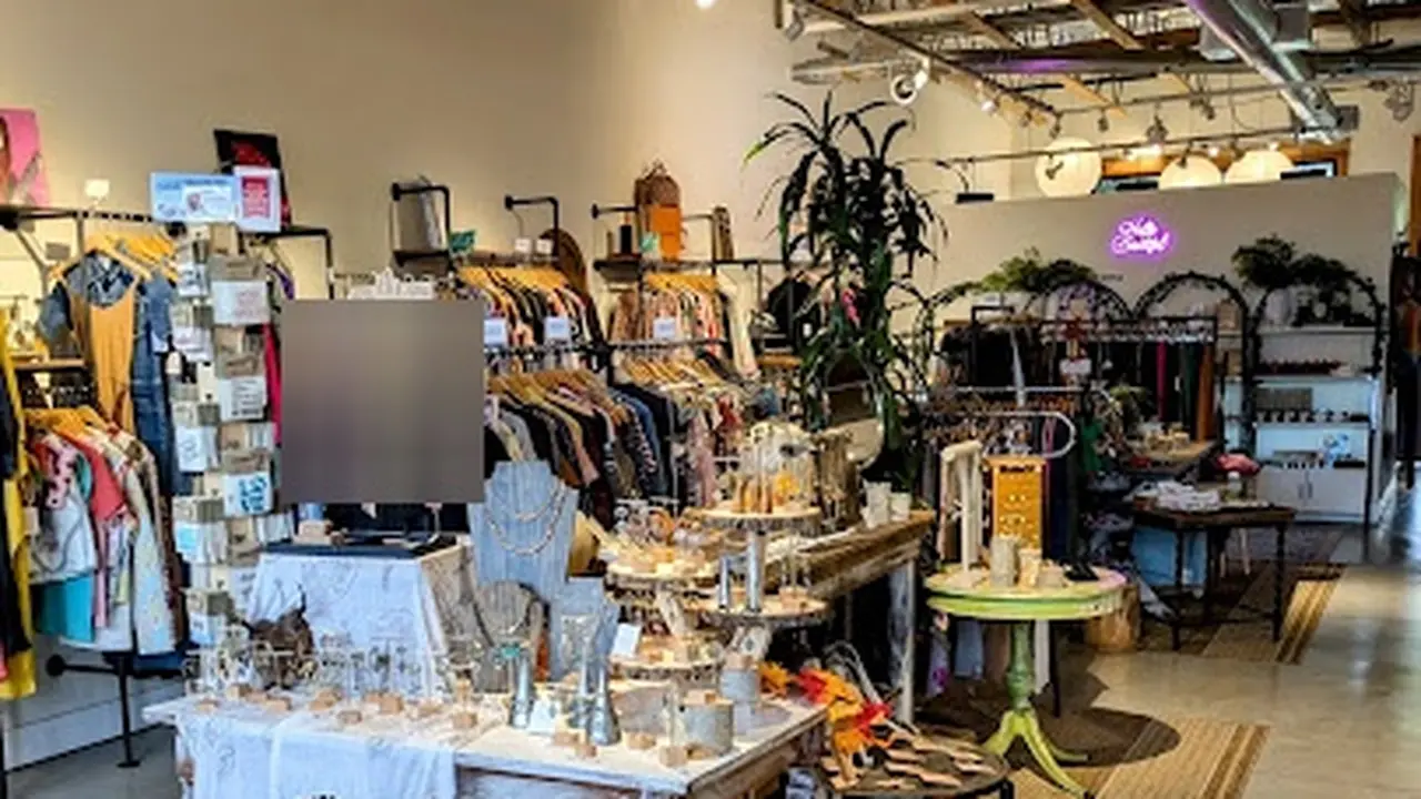 Consignment store in Bend, Oregon: Cosa Cura