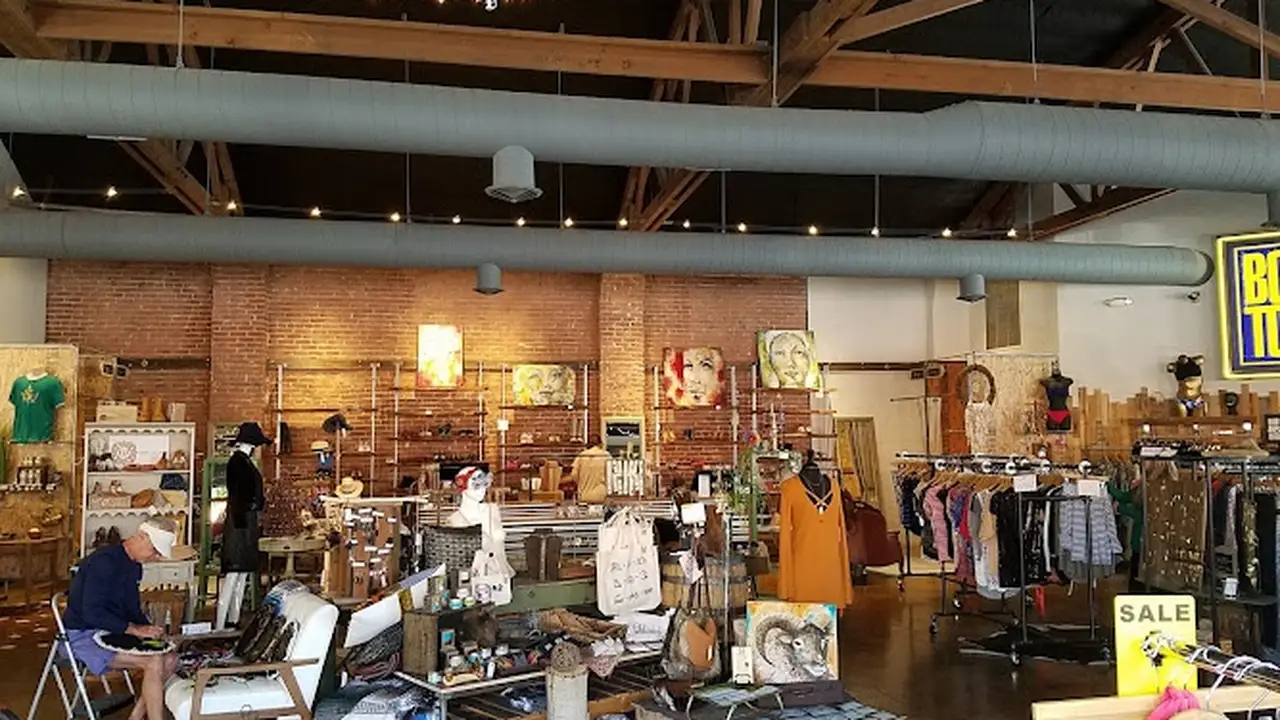 Consignment store in Bend, Oregon: Cosa Cura