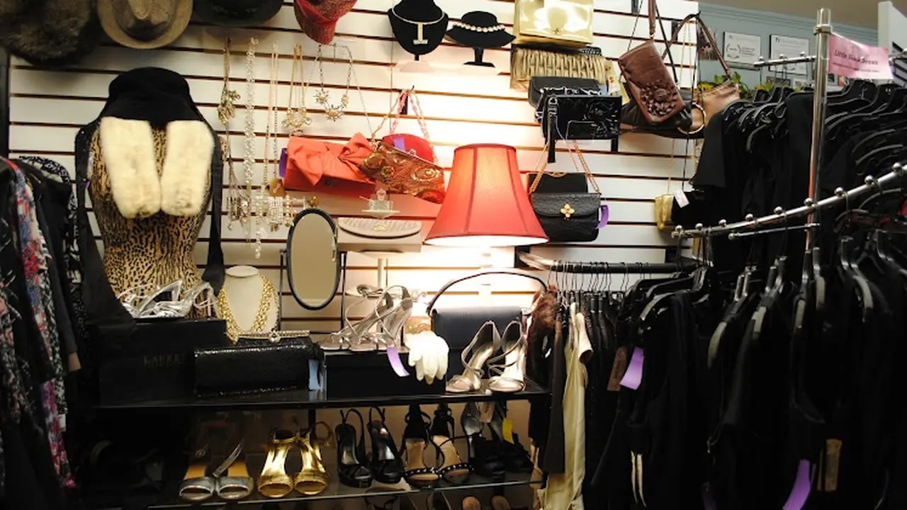 Consignment store in Frenchtown, New Jersey: Country Chic Boutique & Consignment