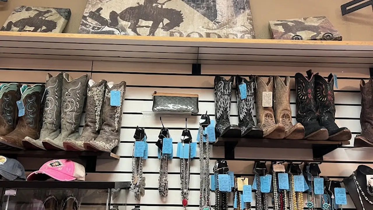 Consignment store in Liberty Hill, Texas: Country Girl Consignment
