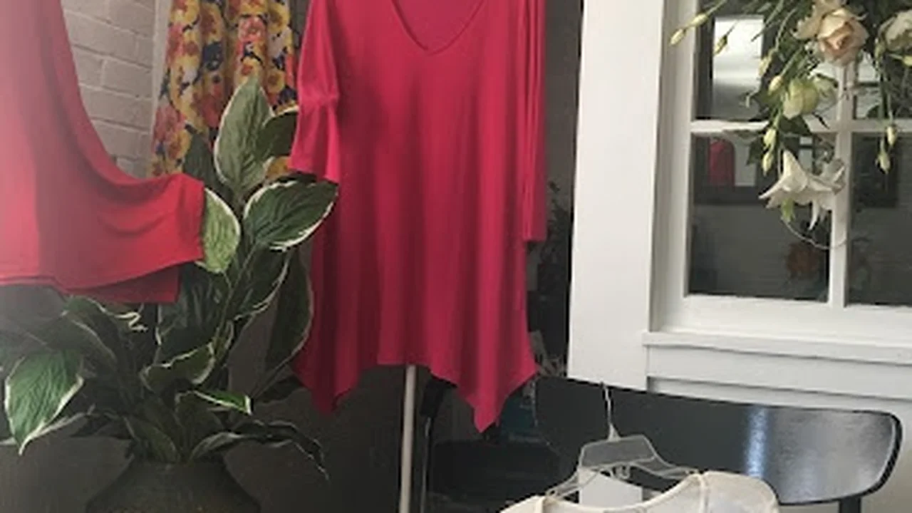 Consignment store in Murray, Kentucky: Cradle & All Consignment Boutique / Hair Salon
