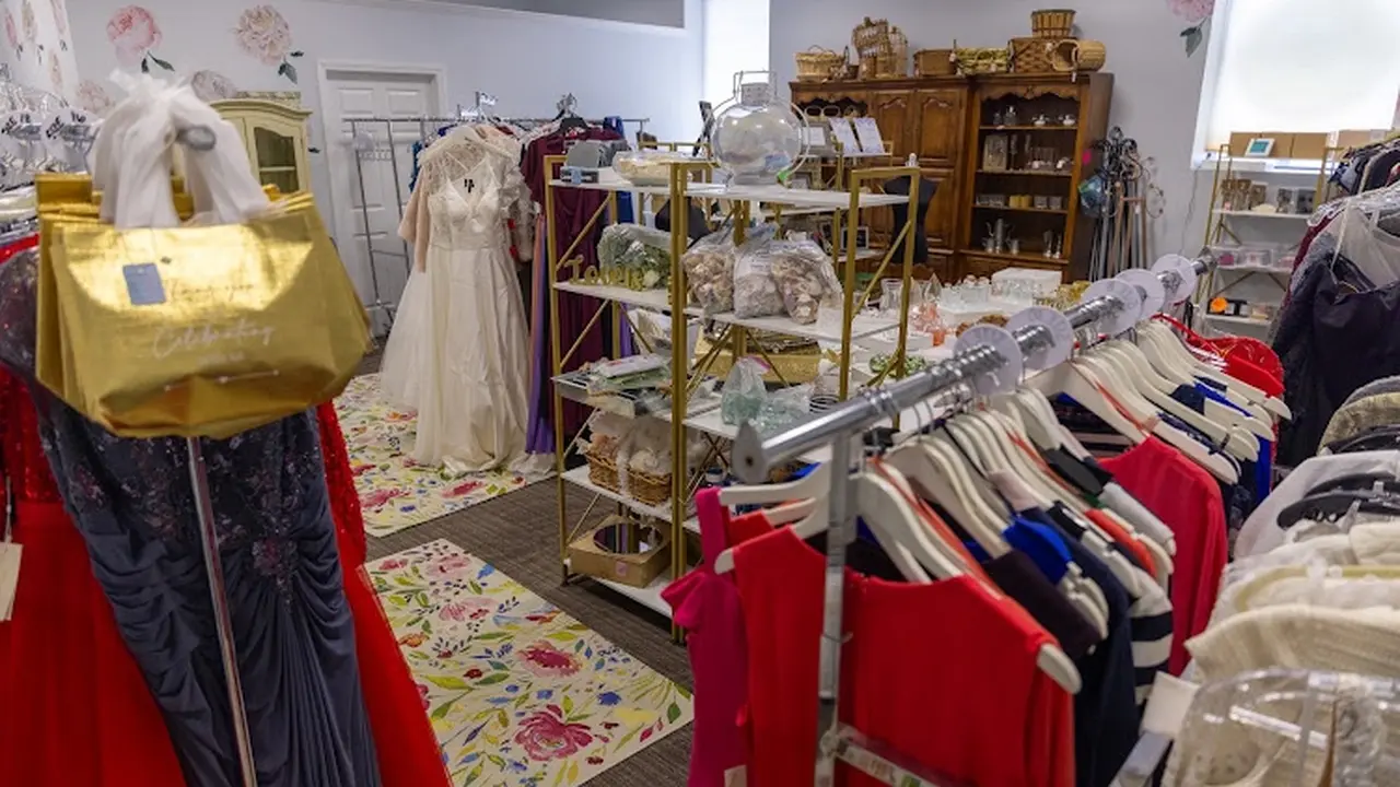 Consignment store in Wallingford, Connecticut: Creative Consignments CT