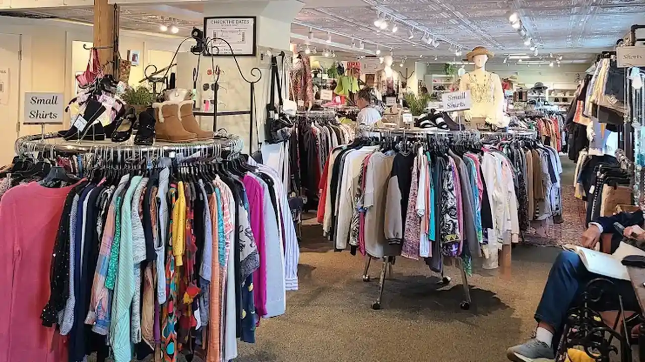 Consignment store in Waterbury Center, Vermont: Creative Consignments