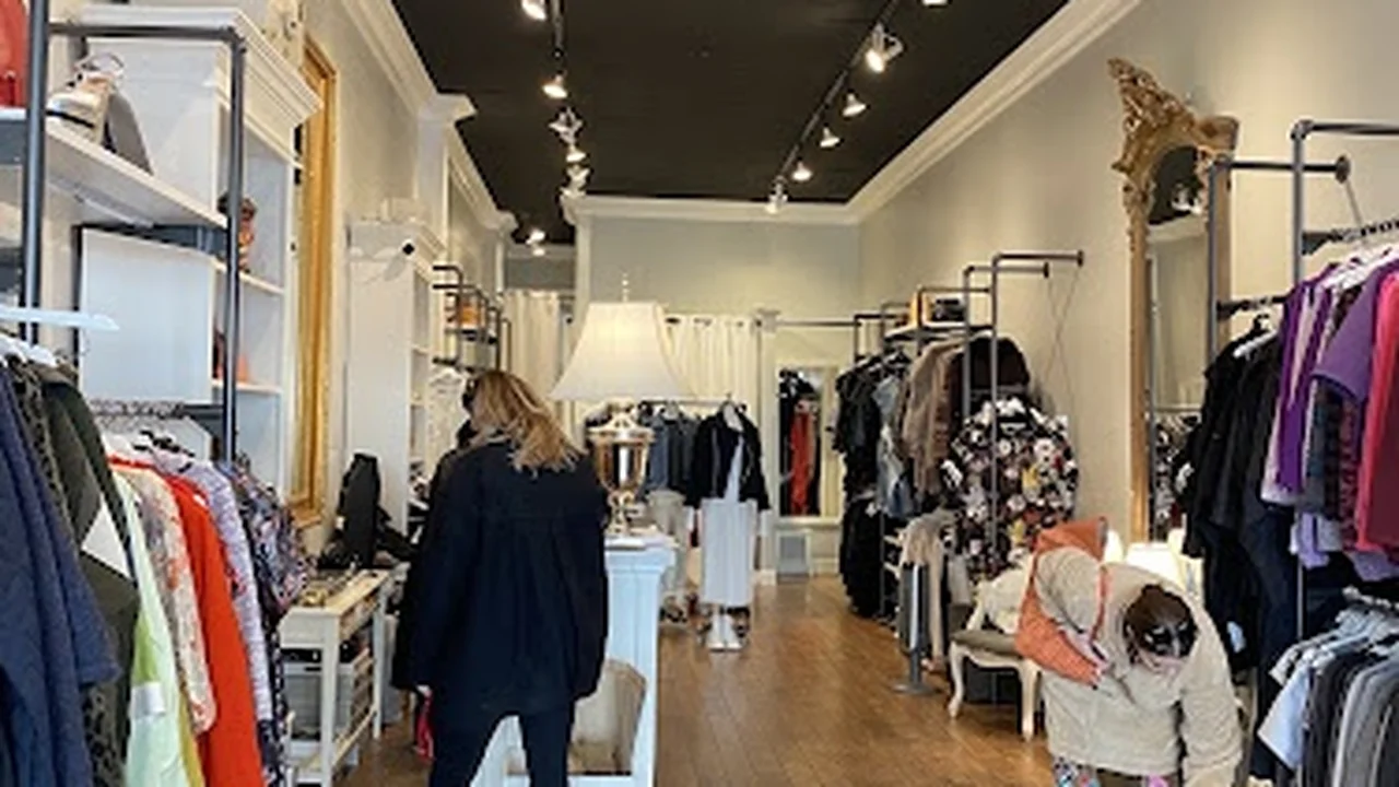 Consignment store in San Francisco, California: Cris Consignment