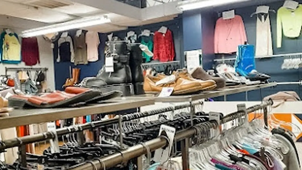 Consignment store in Evanston, Illinois: Crossroads Trading