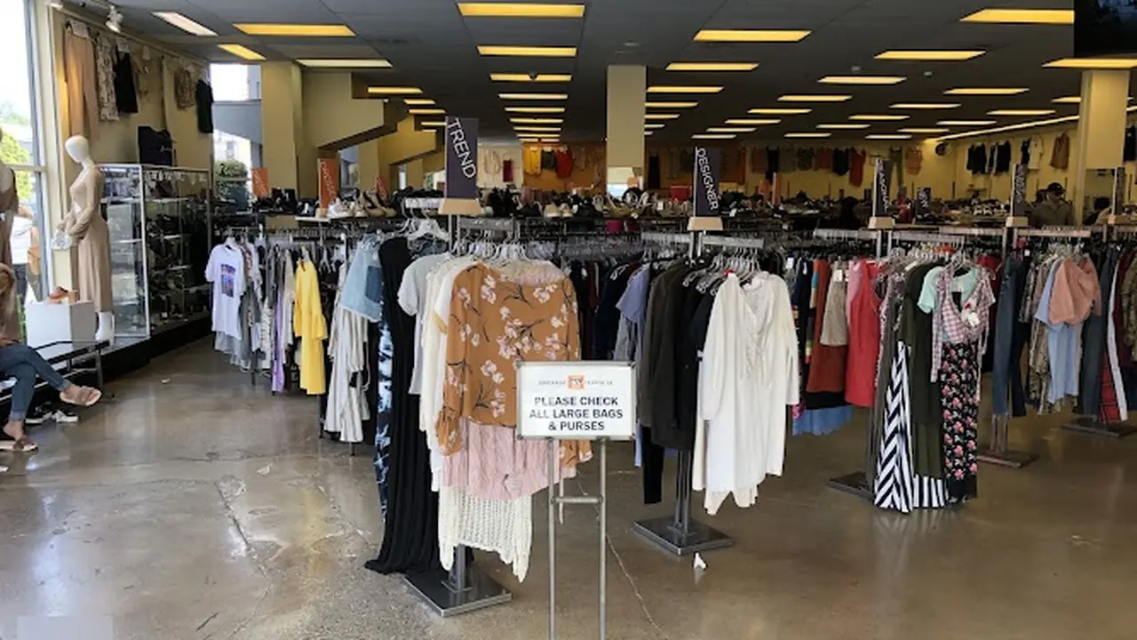 Consignment store in Los Angeles, California: Crossroads Trading