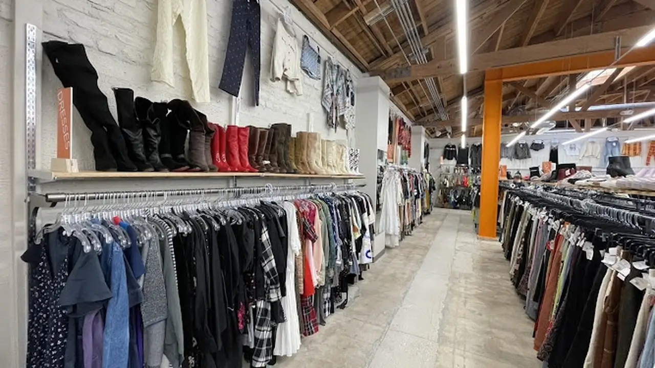 Consignment store in Los Angeles, California: Crossroads Trading