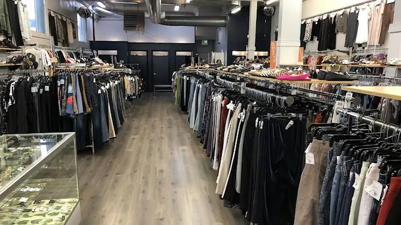 Consignment store in Santa Cruz, California: Crossroads Trading