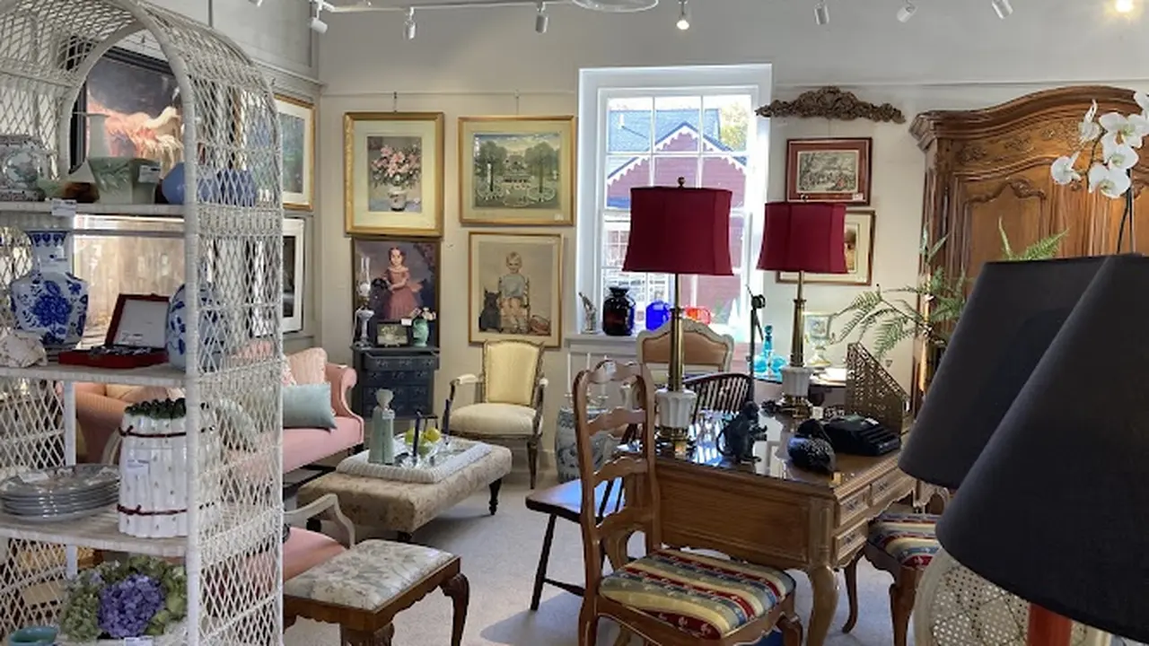 Consignment store in New Hope, Pennsylvania: Curated Collections
