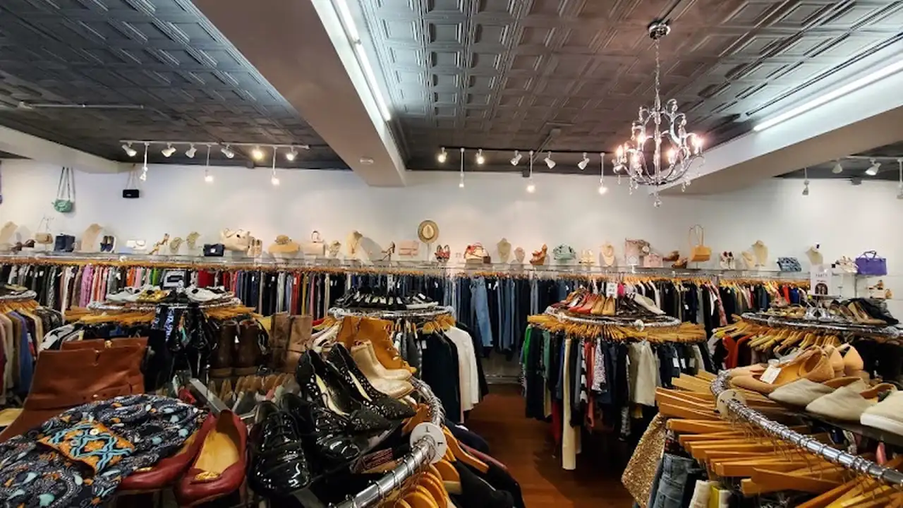 Consignment store in Alexandria, Virginia: Current Boutique