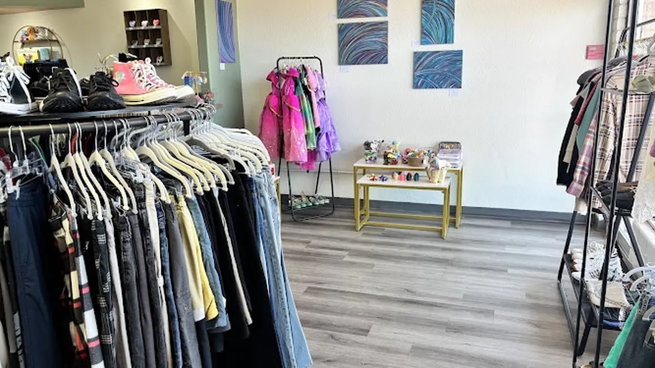 Consignment store in Fountain Hills, Arizona: Cutie's Consignment Boutique