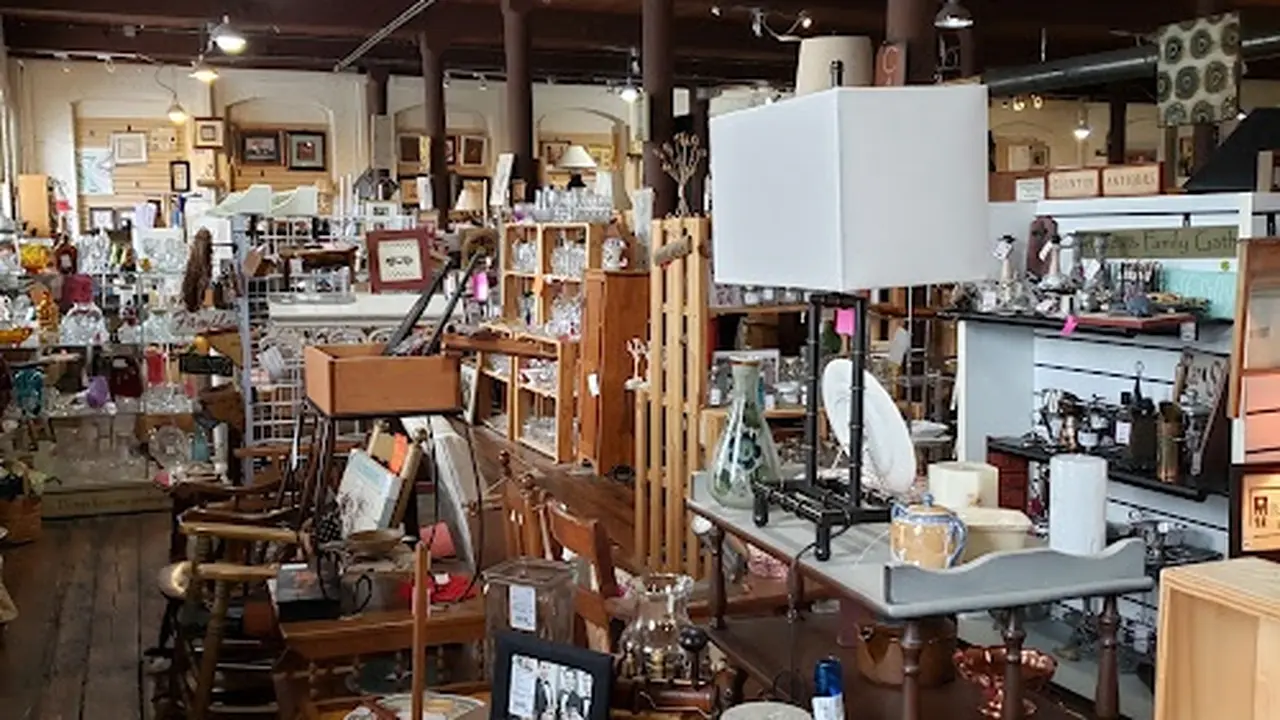Consignment store in Leominster, Massachusetts: Cutiques