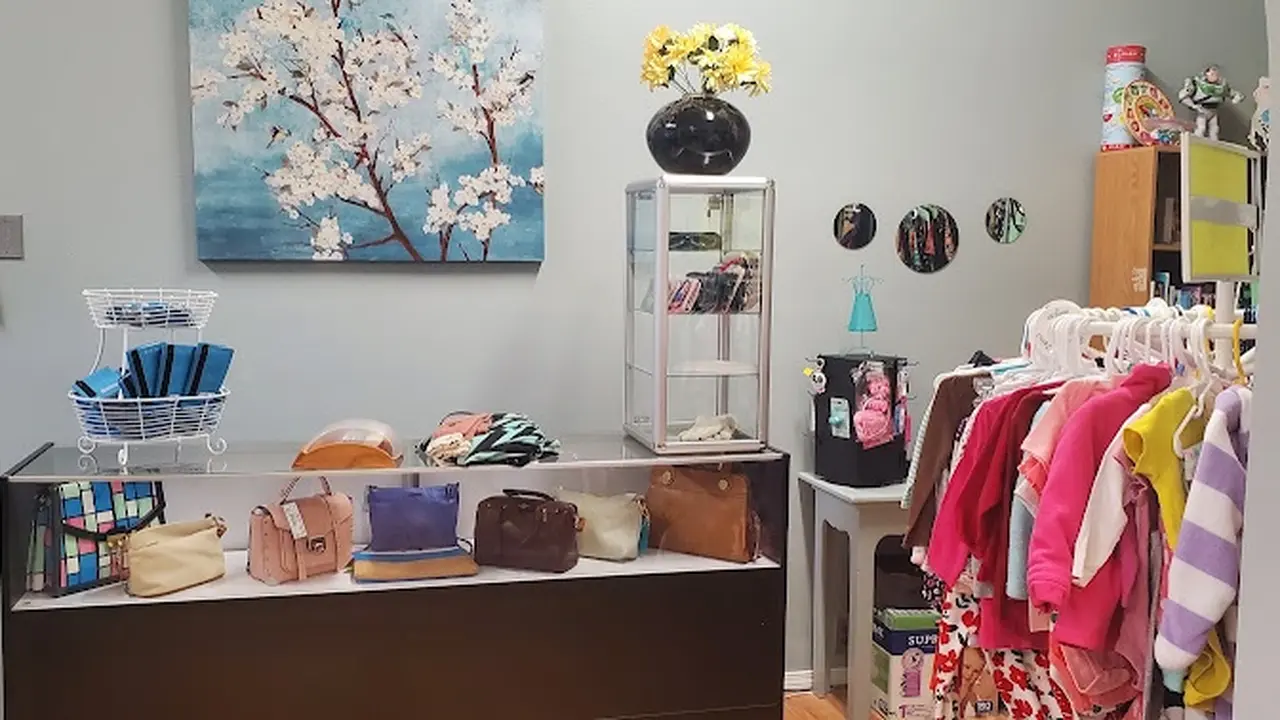 Consignment store in Bremerton, Washington: Daisy Mae Consignment