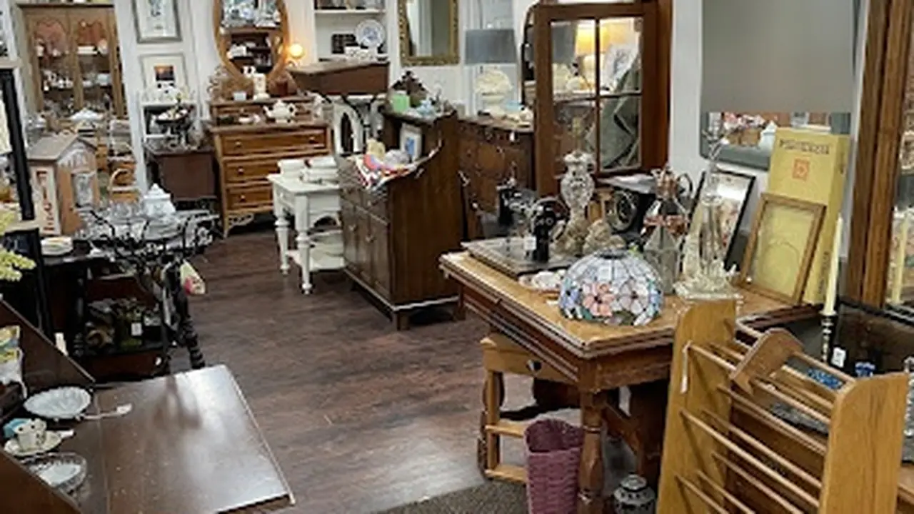 Consignment store in Norfolk, Massachusetts: Dalton's Trading Post: Thrifts, Consignments and Antiques