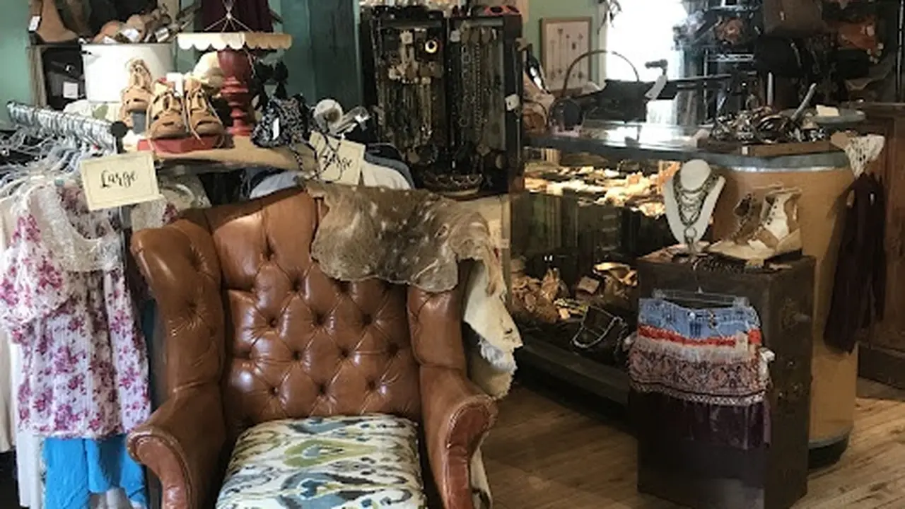 Consignment store in San Antonio, Texas: Daly Finds Resale Boutique