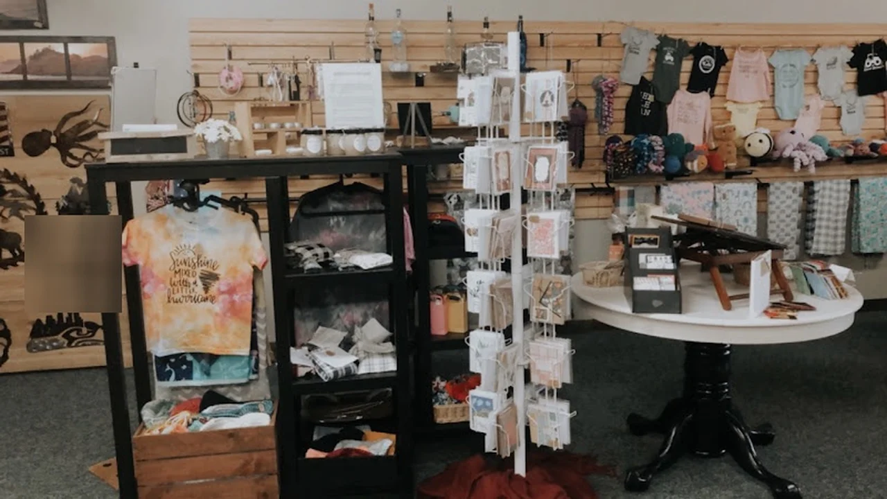 Consignment store in Clatskanie, Oregon: Dandelion Wishes