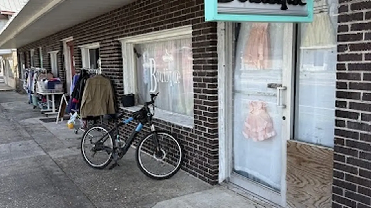 Consignment store in Cross City, Florida: DDs Boutique and Consignment
