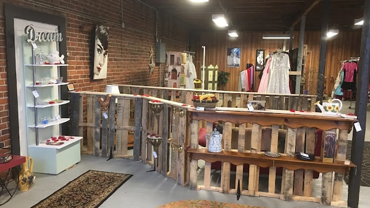 Consignment store in Cherryville, North Carolina: De Ja Vu Consignment