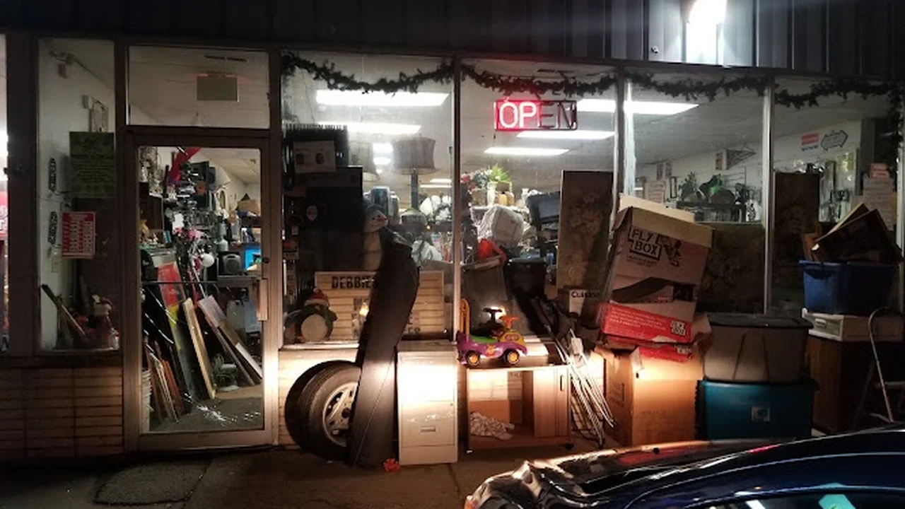 Consignment store in Gary, Indiana: Debbie's attic Thrift Shop