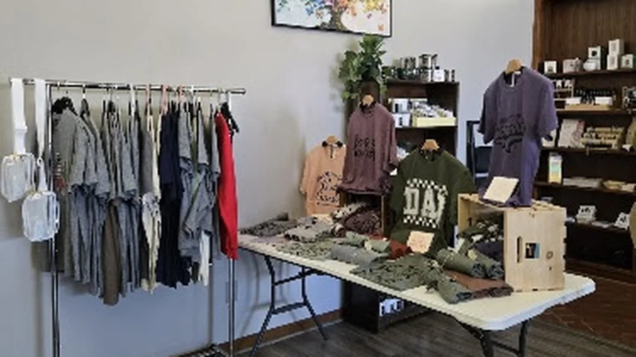 Consignment store in Newton, Kansas: Debbie's Succulents & Stylish Things