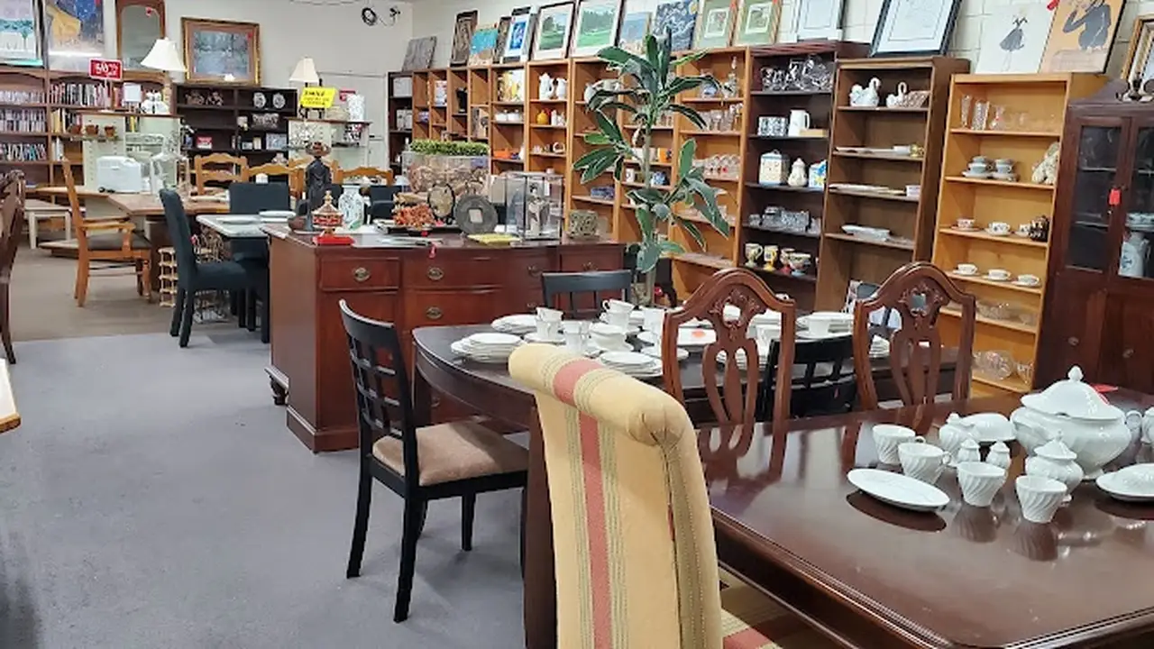 Consignment store in Escondido, California: Deborah's Next To New Consignment
