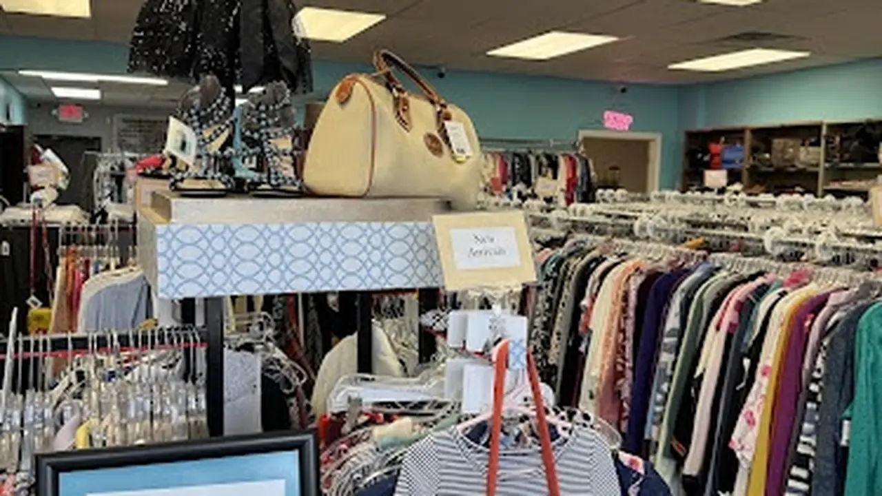 Consignment store in Lansing, Michigan: Deep Closets