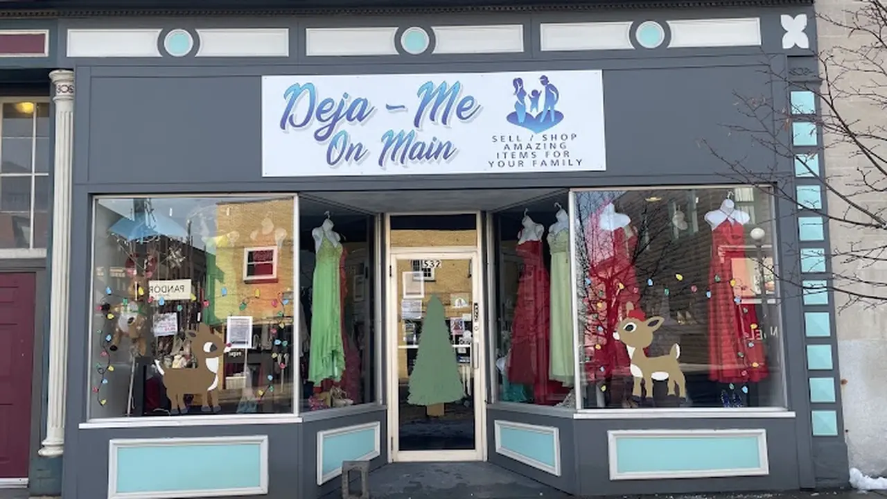 Consignment store in Clarion, Pennsylvania: Deja-Me On Main