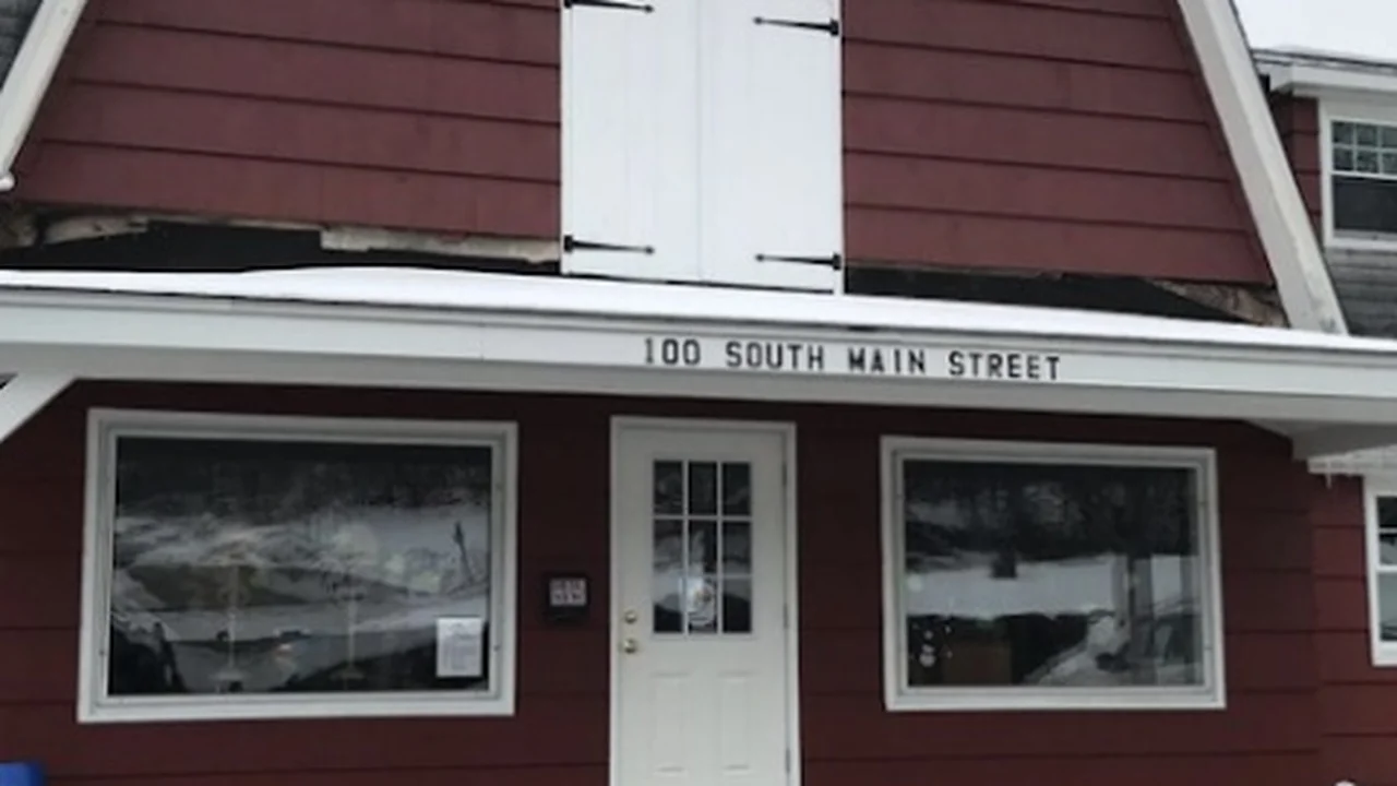 Consignment store in Leicester, Massachusetts: Deja New Leicester