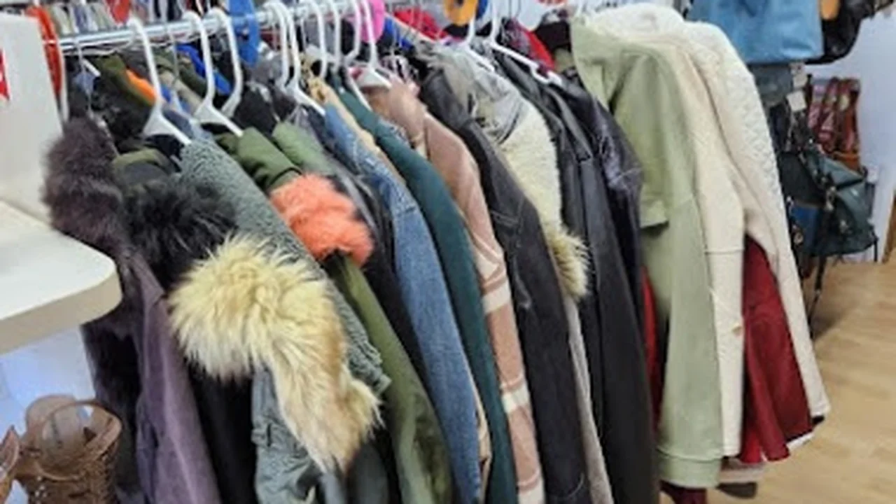 Consignment store in Iola, Kansas: Deja-Nu