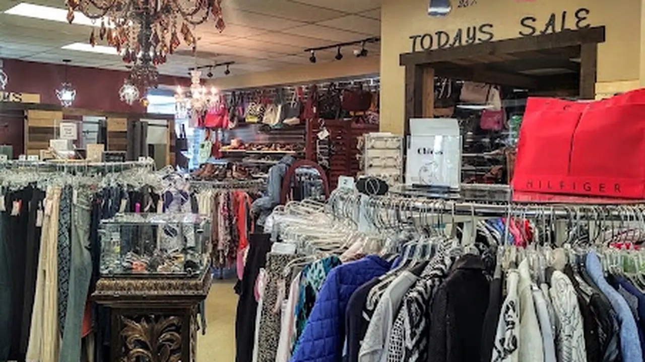 Consignment store in Vancouver, Washington: Deja Vu Consignment Boutique