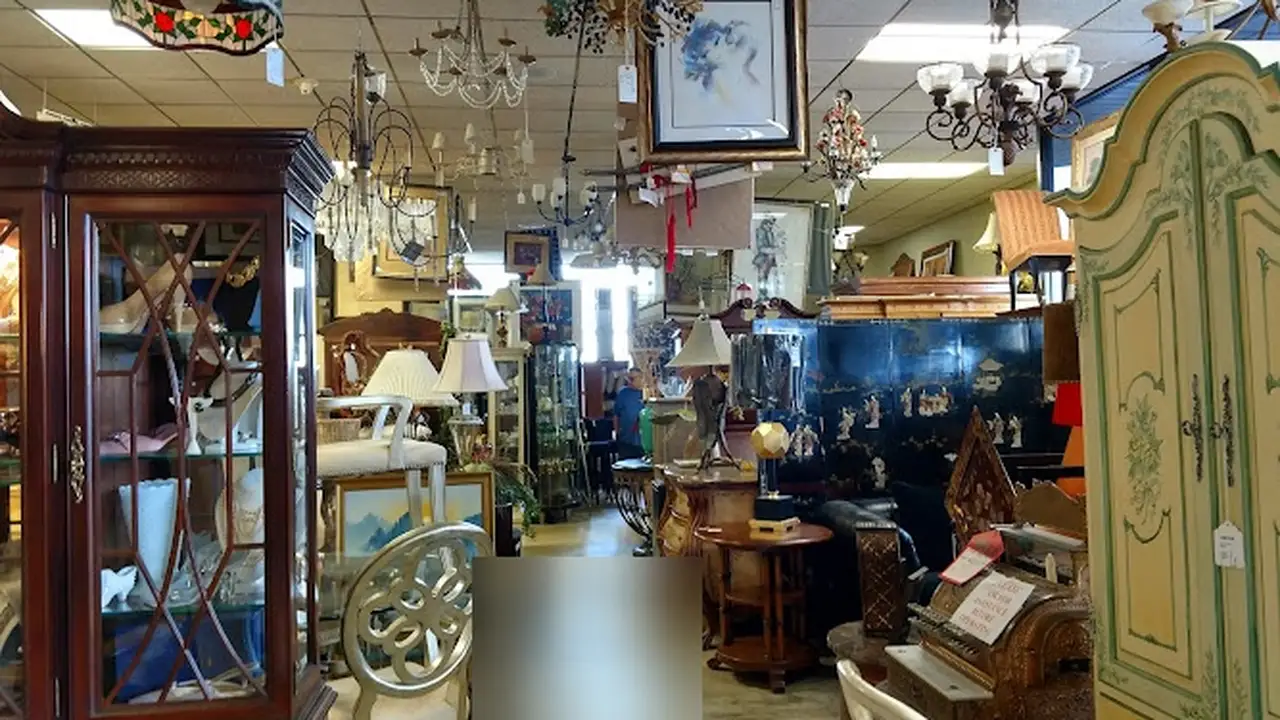Consignment store in St. Petersburg, Florida: Deja Vu Consignment Furniture