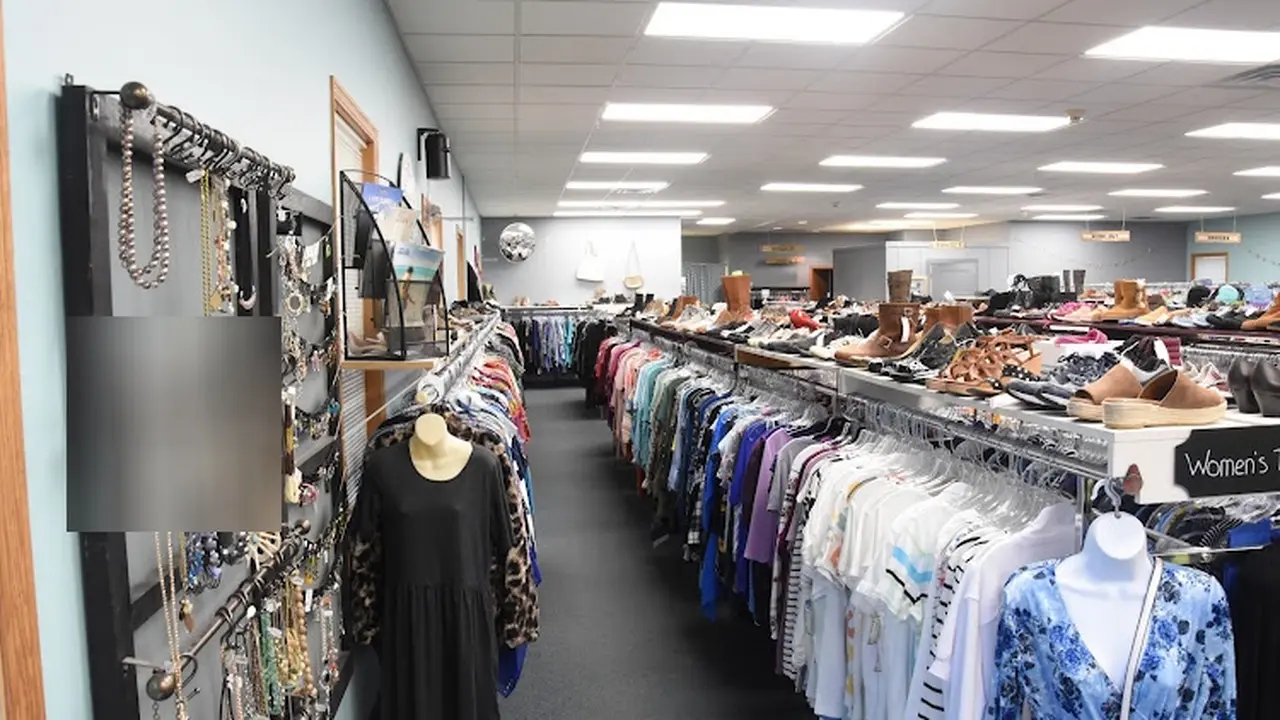 Consignment store in Pella, Iowa: Deja Vu Consignments