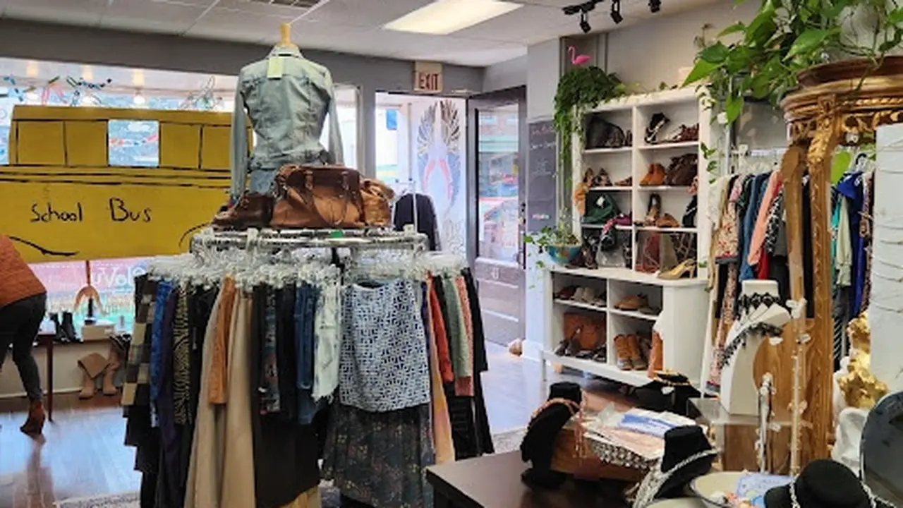 Consignment store in Warrenton, Virginia: Dejavu