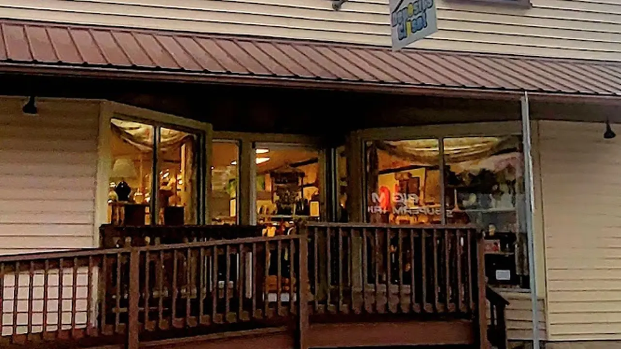 Consignment store in Deposit, New York: Deposit Closet