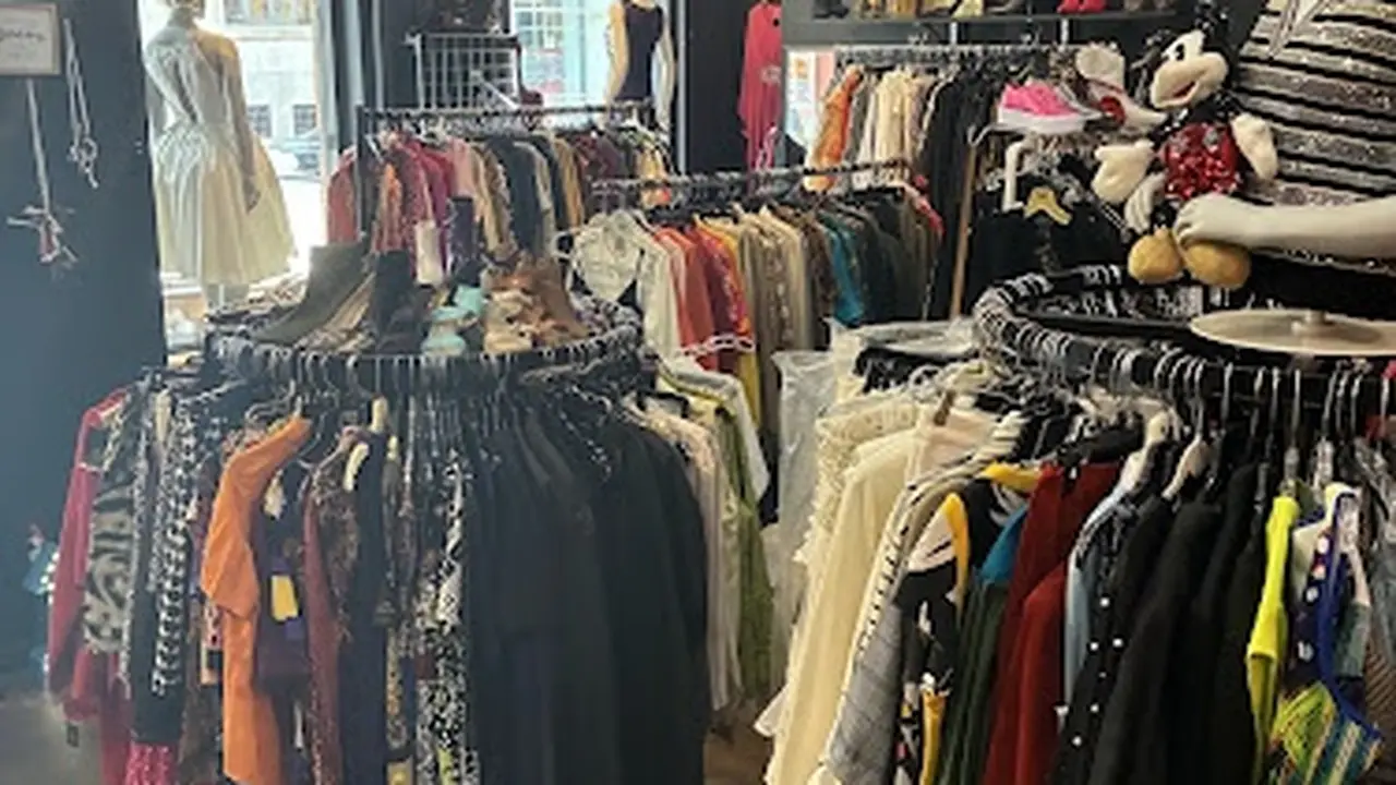 Consignment store in Pittsburgh, Pennsylvania: Deryck Tines Consignments